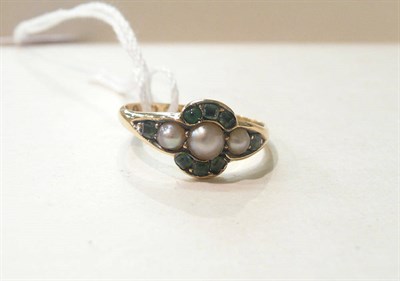 Lot 72 - A split pearl foil backed cluster ring