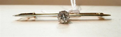Lot 81 - A diamond solitaire bar brooch, estimated diamond weight 1 carat approximately