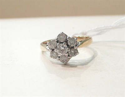 Lot 82 - A 9ct gold diamond cluster ring