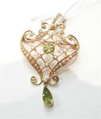 Lot 249 - An Edwardian peridot and seed pearl brooch pendant