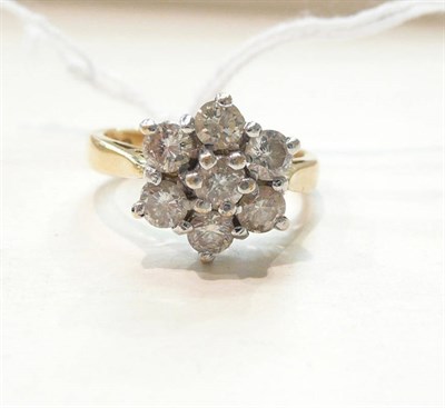 Lot 268 - An 18ct gold diamond cluster ring, 1.00 carat approximately