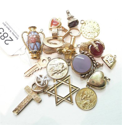 Lot 285 - Assorted charms (mainly 9ct gold) including a cross, a Star of David and an urn, etc