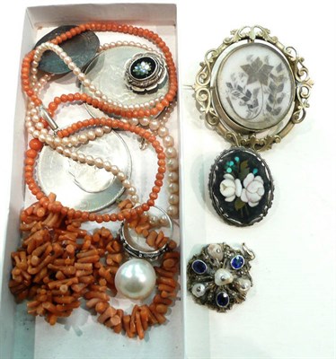 Lot 436 - A small quantity of costume jewellery including an Austro Hungarian Arts and Crafts brooch,...