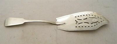 Lot 517 - A Georgian silver fish slice