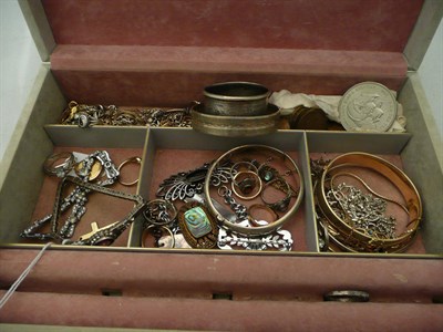 Lot 519 - A box containing silver jewellery, paste jewellery and costume jewellery and coins