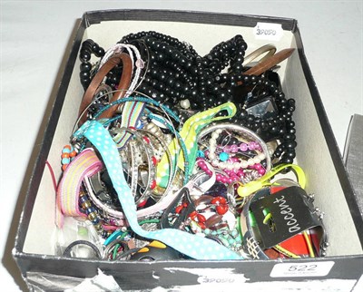 Lot 522 - A box of costume jewellery