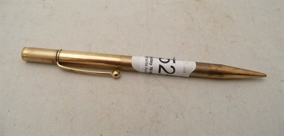 Lot 525 - A 9ct gold propelling pencil