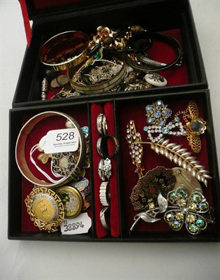 Lot 528 - A box of jewellery including paste brooches and necklaces, silver items, etc