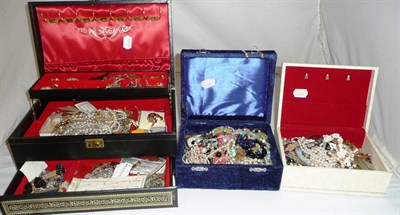 Lot 536 - Three boxes of costume jewellery