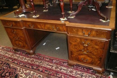 Lot 741 - Partners desk