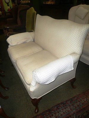 Lot 806 - Settee in cream brocade on shell-carved walnut legs