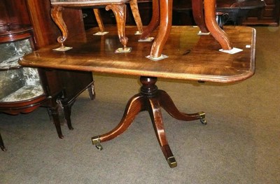 Lot 829 - Mahogany and rosewood cross-banded breakfast table