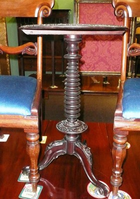 Lot 834 - Victorian pedestal table