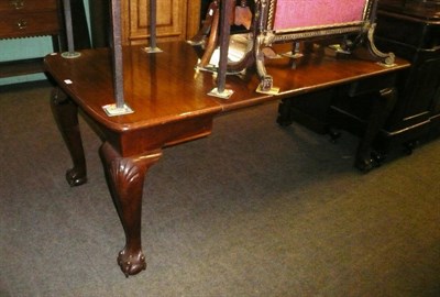 Lot 845 - Mahogany wind-out dining table (with two leaves and winder)