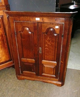 Lot 848 - A Georgian oak corner cupboard