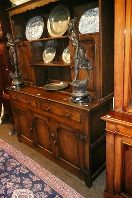 Lot 873 - An oak dresser