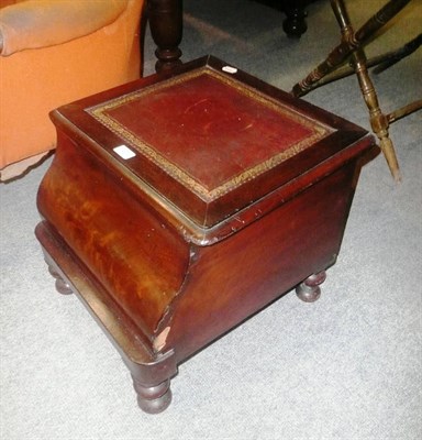 Lot 920 - A Victorian mahogany bed step/commode