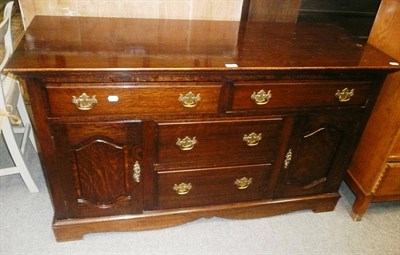 Lot 978 - Oak small dresser