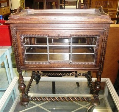 Lot 981 - A glazed oak hostess trolley