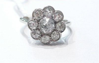 Lot 90 - A diamond cluster ring