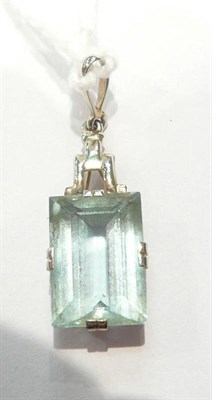 Lot 95 - An aquamarine pendant
