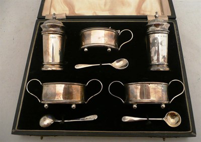 Lot 134 - A cased silver five piece cruet set, 3.7 oz