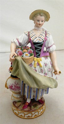 Lot 154 - A Meissen porcelain model of a female flower seller