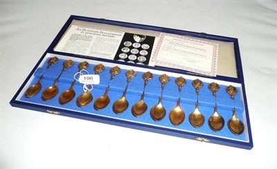 Lot 196 - A cased set of twelve silver gilt teaspoons, 8.5 oz