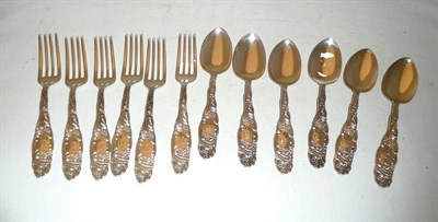 Lot 358 - Set of six American sterling white metal dessert spoons and forks, 17 oz