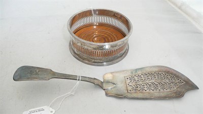 Lot 396 - Georgian silver fish slice and pierced silver coaster