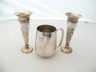 Lot 437 - A silver Victorian mug and two silver bud vases, (mug 8.5 oz)