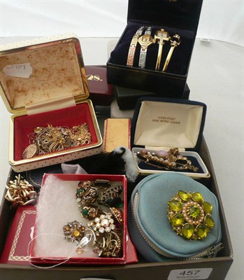 Lot 457 - A quantity of costume jewellery