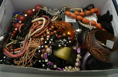 Lot 459 - A box of costume jewellery