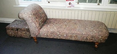 Lot 628 - Victorian chaise longe and stool