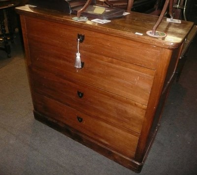 Lot 679 - Continental four height chest of drawers