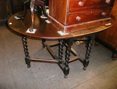 Lot 693 - Oak gateleg table