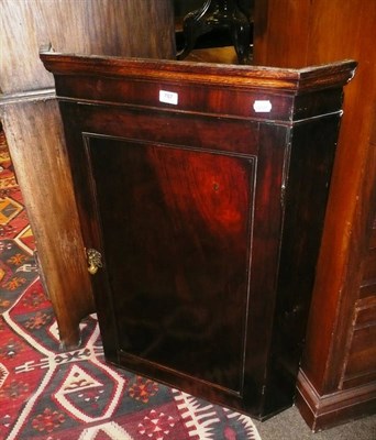 Lot 787 - A Georgian mahogany hanging corner cupboard