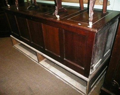 Lot 792 - Large 19th century oak mule chest (lacking drawers)