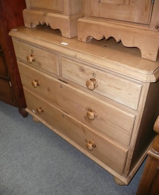 Lot 1211 - Pine three height chest of drawers