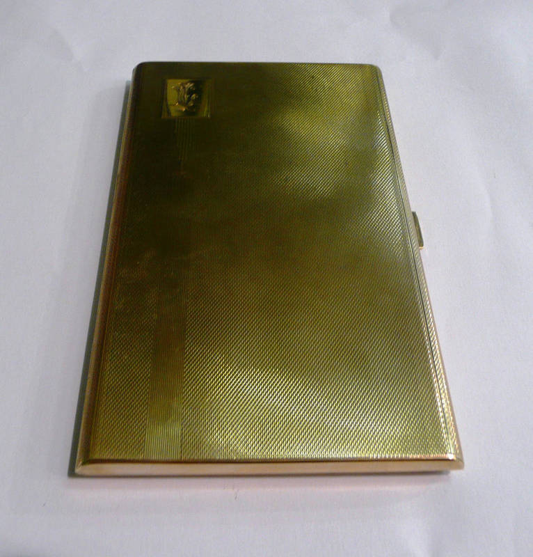 Lot 22 - A 9ct gold cigarette case, 186g approx