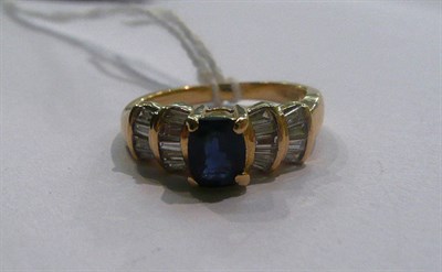 Lot 26 - A sapphire and diamond ring