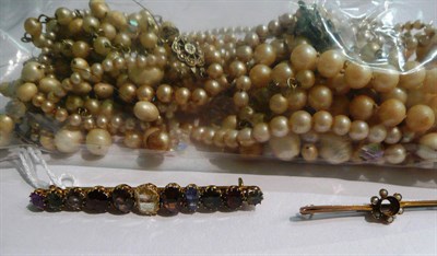 Lot 30 - A multi gem set brooch, a bar brooch (a.f.) and assorted simulated pearl necklaces
