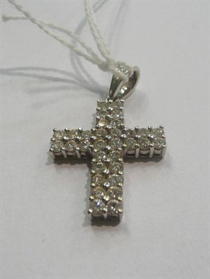 Lot 35 - A diamond cross, stamped '750' total estimated diamond weight 1.40 carat approximately