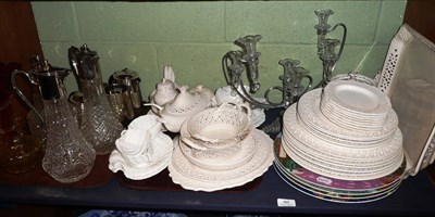 Lot 80 - A quantity of modern Leeds pottery, glassware, four Villeroy & Boch plates, etc