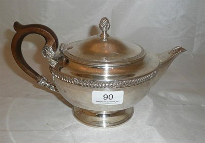 Lot 90 - A Regency style silver tea pot, 22oz approx