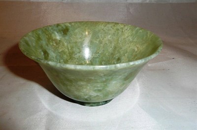 Lot 115 - A Chinese jade bowl