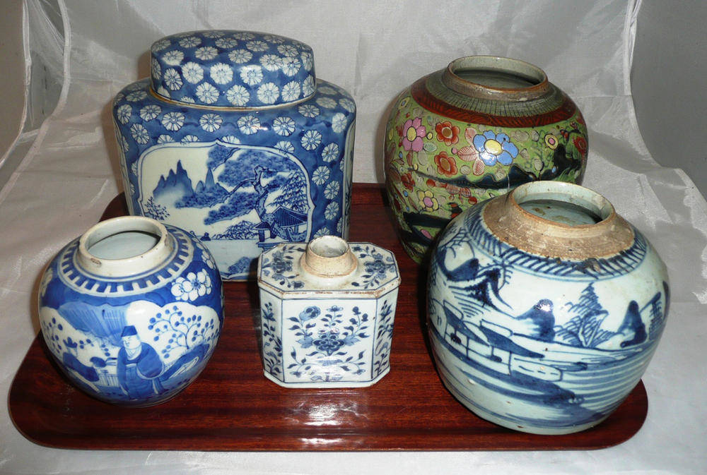 Lot 85 - Tray of Oriental ceramics *