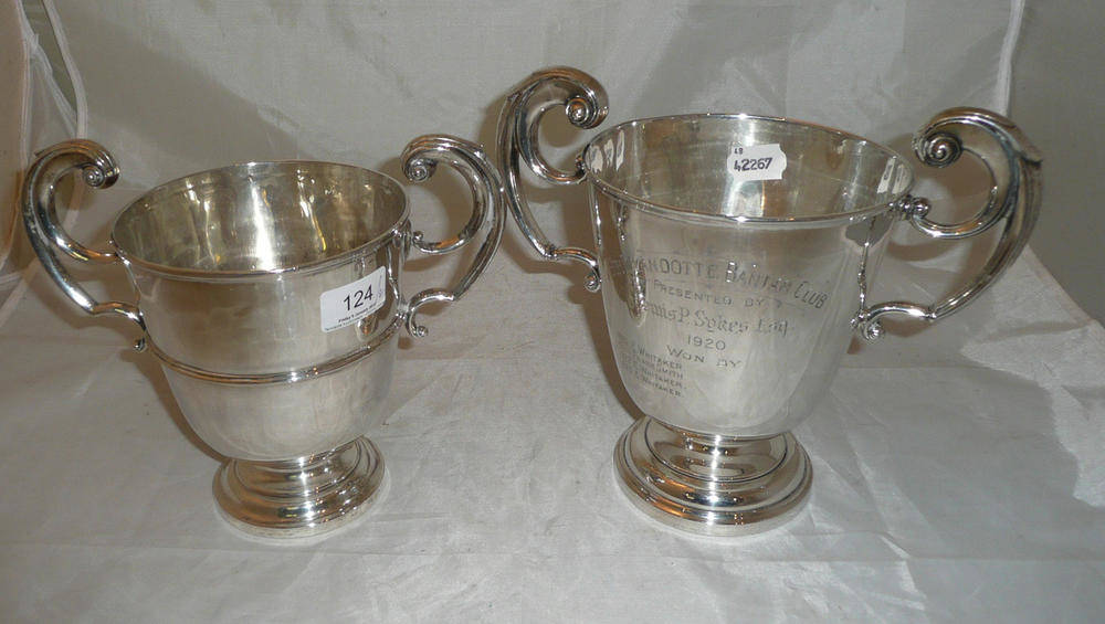 Lot 124 - Two silver trophy cups, 33oz