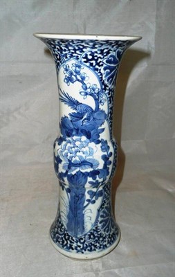 Lot 196 - A Chinese blue and white vase