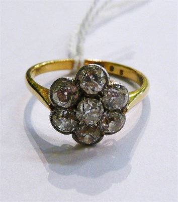 Lot 218 - An old cut diamond cluster ring